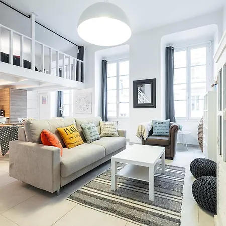 La Petite Chaise Bleue Classe 3 Etoiles Apartman Nizza