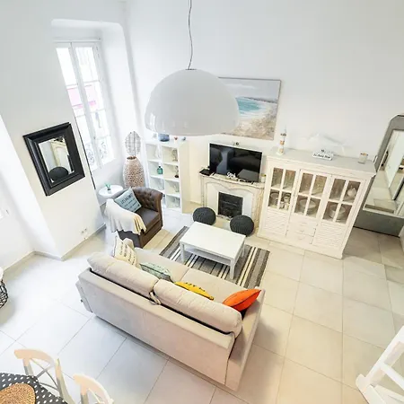 La Petite Chaise Bleue Classe 3 Etoiles 公寓 *